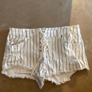 Billabong lite hearted striped shorts size 27